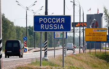 Завезенные в Беларусь мигранты двинулись в Россию
