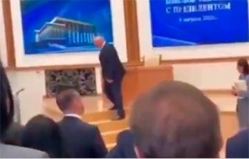 Видеофакт: Лукашенко еле волочит ноги