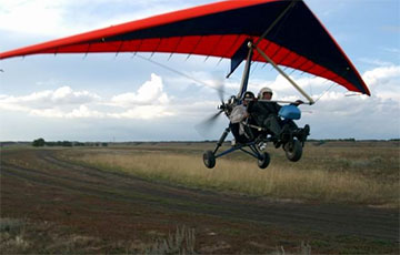 «Упал на глазах первоклашек, полеты приостановлены»