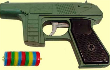 В Столинском районе пенсионерка с игрушечным пистолетом ограбила 82-летнюю родственницу