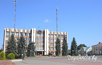 В Щучине «вертикаль» в прямом смысле разваливается