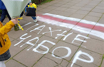 Smells Like Thyme: Minsk Partisans Held Rallies Near Schools