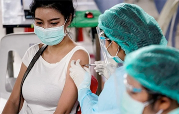 Медики рассказали об эффекте двойной вакцинации от COVID-19