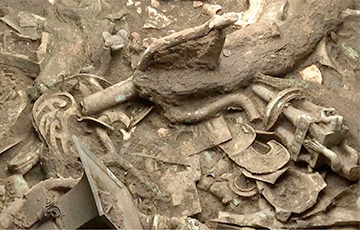 В Китае археологи нашли священное дерево из бронзы