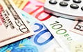 Доллар и евро выросли на первых торгах недели