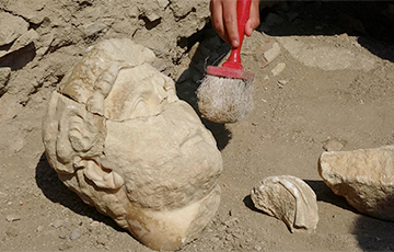 В Турции раскопали статую римского императора