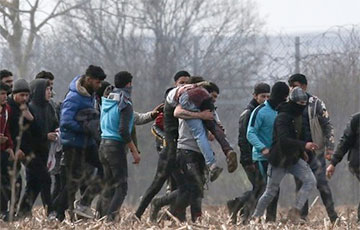 Сотні нелегальных мігрантаў прадаўжаюць штурмаваць межы краін ЕЗ з тэрыторыі Беларусі