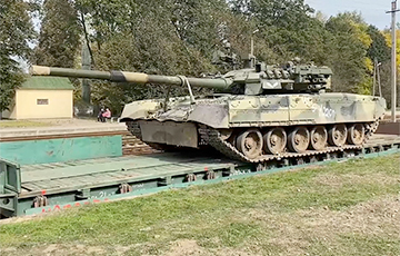 У Беларусі заўважылі расейскі танк з незвычайнай прыладай