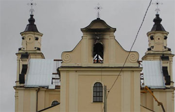 В Будславе покрыли уже почти полкрыши костела