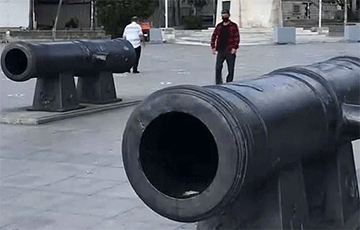 У Турцыі пажарным давялося вымаць мужчыну з гарматы