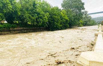 Lukashenka Arrived in Sochi - And a Strong Flood Began There