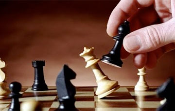 Меркаванне: Лукашэнку перасунулі на самы «край» шахматнай дошкі