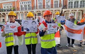 Diaspora Activists In London Rattled Helmets In Support Of Belarusian Workers