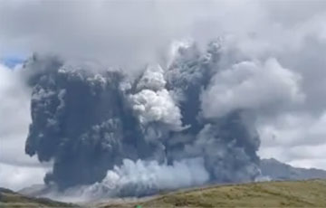 В Японии начал извергаться один из крупнейших вулканов в мире: видеофакт