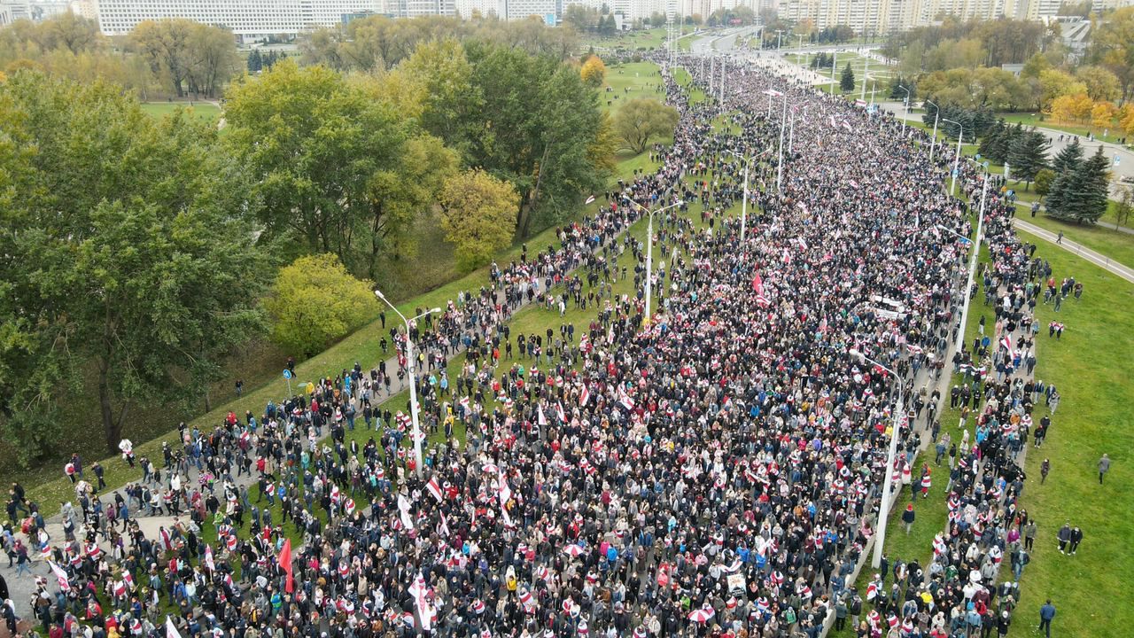 25 августа 2020. Марш протеста в Минске 25 октября. Митинги в Белоруссии 2021. Митинг в Минске 2020.