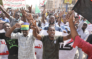В Судане очередной переворот: как это отразится на режиме Лукашенко?