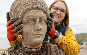 Археолагі знайшлі старажытнарымскія скульптуры пад нарманскай царквой