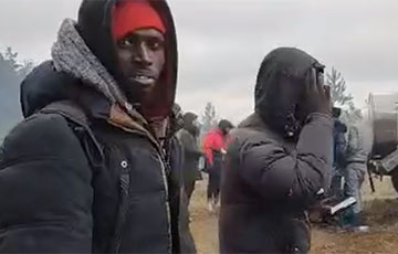 В приграничный лагерь возле Кузницы перебросили мигрантов из Африки