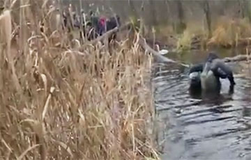 Migrants Go by Water From Belarus to Lithuania: Video Fact