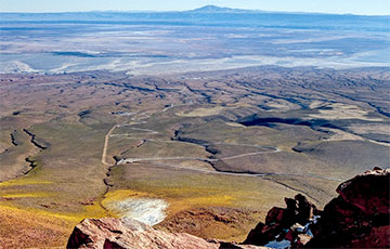 Ученые раскрыли тайну внеземного стекла из пустыни Атакама