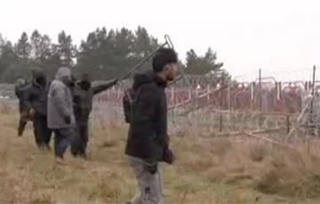 Migrants Attack Polish Border Guards: Online