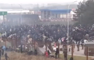 Мигрантов гонит на штурм границы лукашенковский заградотряд