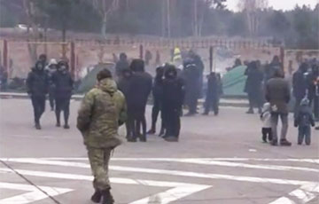 Белорусские силовики проводят инструктаж с нелегалами на польской границе