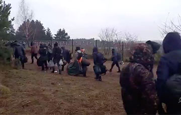 Часть мигрантов уходит из лагеря на границе с Польшей в неизвестном направлении