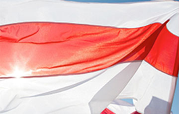 Беларусы Варшавы выйшлі на акцыю да пасольства Беларусі