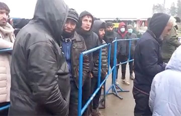 К мигрантам на границе подъехали спекулянты