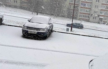 Первый снег привел к дорожному коллапсу в Беларуси