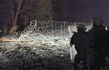Польская полиция предотвратила прорыв границы агрессивными мигрантами в районе Стажина