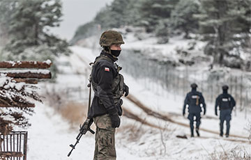 Солдаты польской 16-й дивизии показали, как сегодня утром выглядит граница с Беларусью