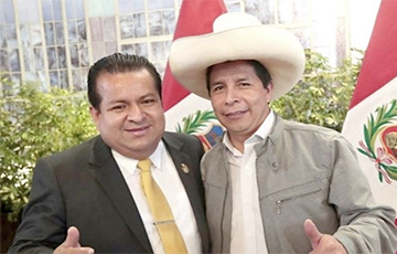 Глава офиса президента Перу прятал деньги в ванной комнате президентского дворца
