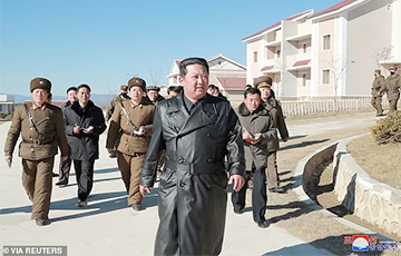 В Северной Корее запретили носить кожаные пальто, которые любит Ким Чен Ын