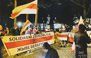 В центре Белостока поддержали белорусских политзаключенных
