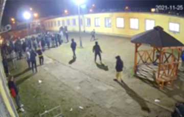 Польские полицейские показали, как мигранты крушили центр в Венджине