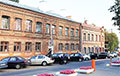 С 4-метровыми потолками и «кривыми» комнатами: какие квартиры продают в старинных домах Минска