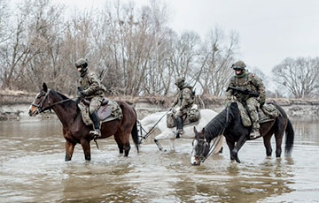 На польско-белорусской границе появились конные патрули