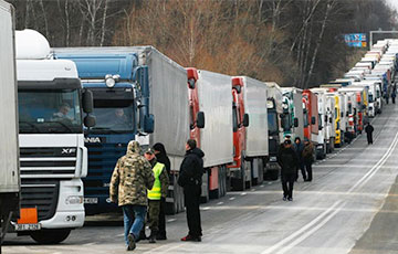 Более 4,5 тысяч фур стоят в очереди на выезд из Беларуси в ЕС