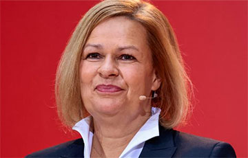 МВД Германии впервые возглавила женщина: что известно о Нэнси Фезер