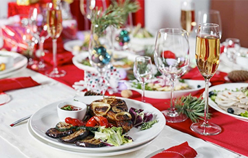 История новогоднего стола белорусов: от языческих жертвоприношений до салата оливье