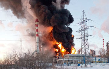 В России загорелся крупный нефтеперерабатывающий завод