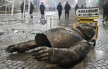 Памятник Назарбаеву все-таки снесли