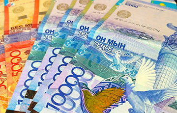 Жыхары сталіцы Казахстана масава здымаюць гатоўку