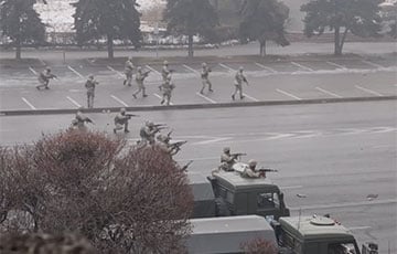 Повстанцы пошли на штурм здания полиции Алматы