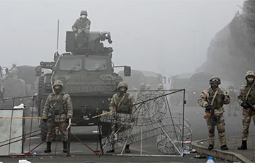 «Обстреляли весь дом»: В Алматы в квартиру многоэтажки влетели две гранаты