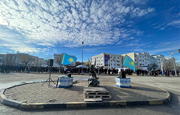 Жители Жанаозена вышли на массовый мирный митинг