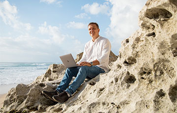 «Уехал на хутор под Минском, а потом рванул на Бали»