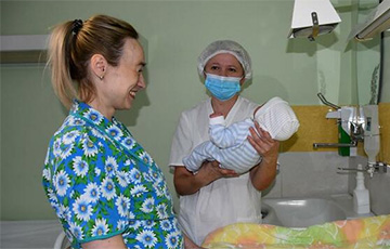 Заразившаяся во время беременности COVID белоруска 16 дней провела на ИВЛ